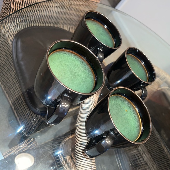 Black and green mugs - Picture 2 of 3